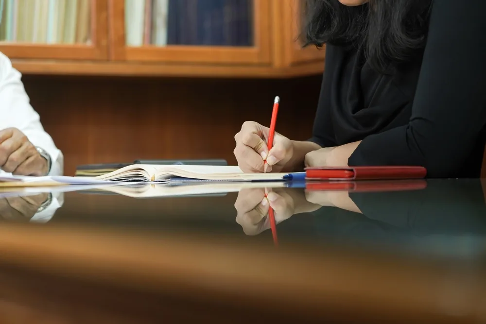 Sfeerbeeld bij beëdigde vertaling van statuten