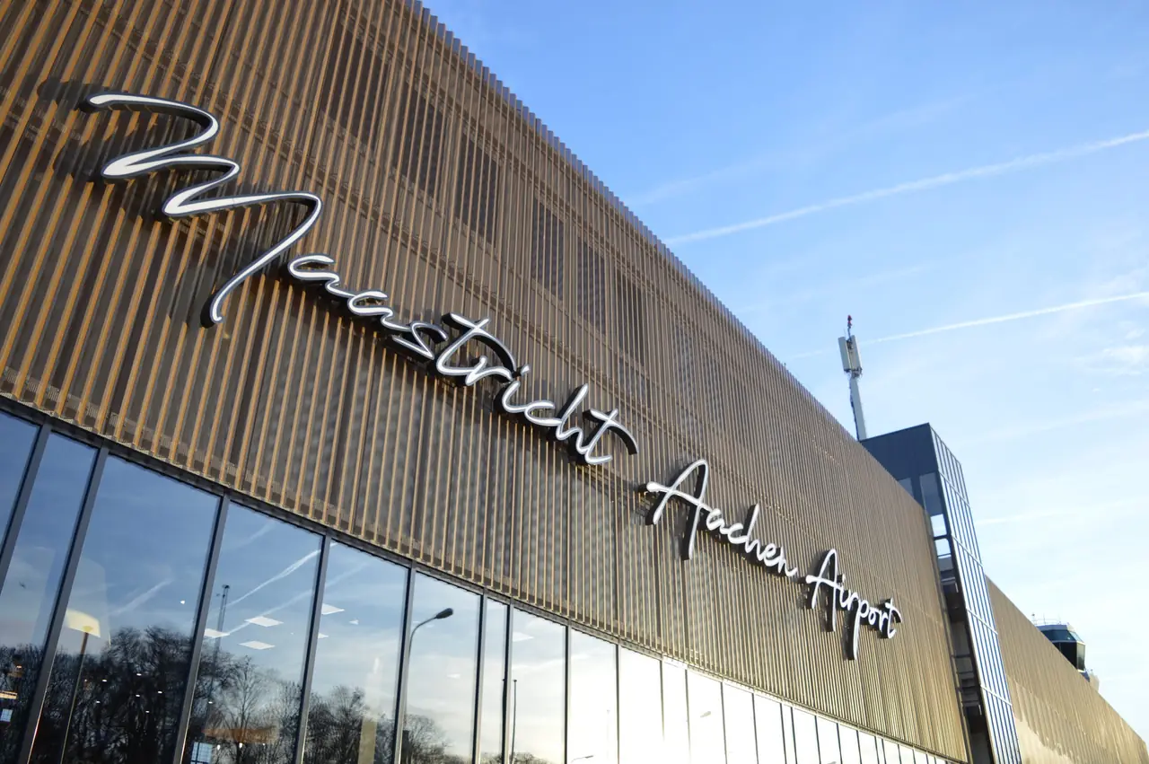 Het hoofdkantoor van Legalisatie Online op Maastricht Aachen Airport
